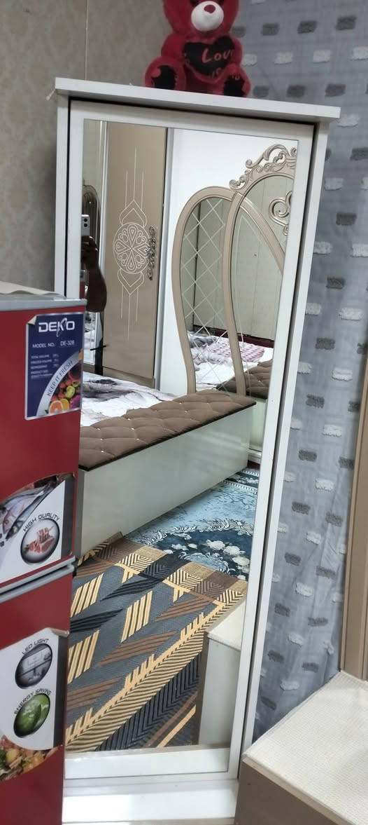 سلام عليكم غرفه نوم للبيع اخت الجديده 
جديده شوفه العين مال عريس يريد يسافر سعره 950الف سعره معرف فوق ال 1,500
مكاني سبع اقصور رقمي ***********اتصل ودلل
