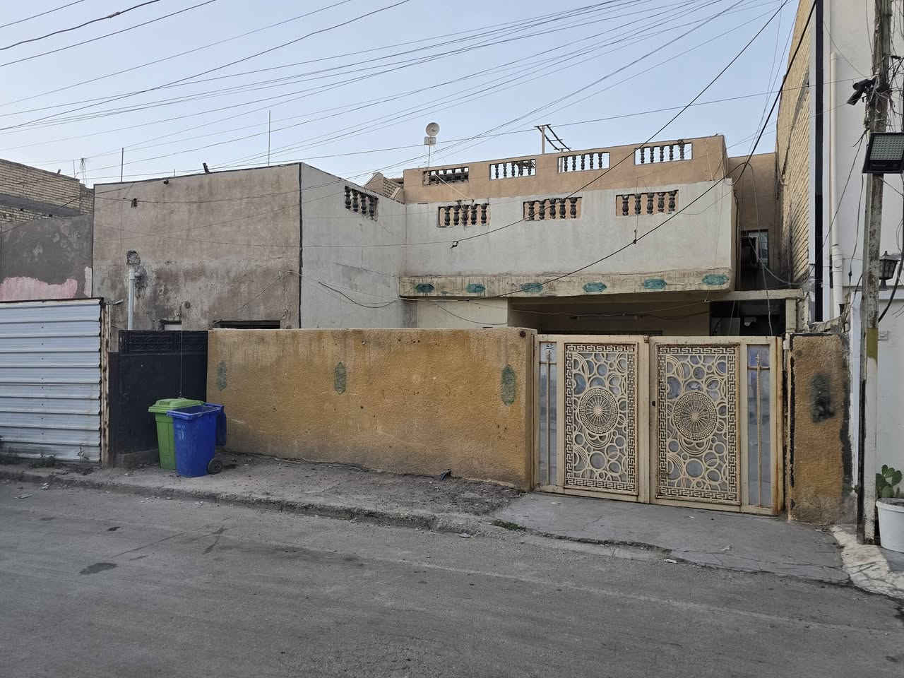 بيت للبيع المساحه ٢٢٠متر مع مشتمل خارجي مفتوح من الداخل المنطقه حي الرساله الثانيه قرب مدرسة البصره السعر استفسار الرقم ***********
