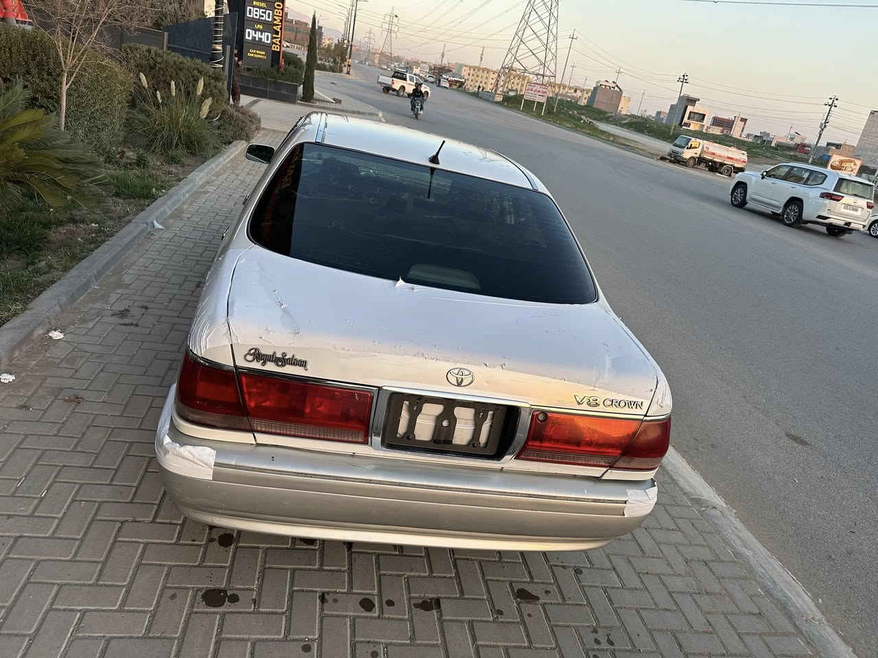 مەلیکە بڕاوە بوفروشتن
شتی پاکک 2003
سعري 37 قفل 
مەکینە ١٧٥ گەورە بی دیلکۆ لێدان بە شەرت
٢ دوگمەی تڕاکشن
پیش کریستاڵ،دوا کریستاڵ،تەعدیل سورعەو شاشە
تەبرید ساردی بەسراوە مەزبوتە
تەبرید گەرمی بەسراوە 
ناو زەرد،ABS مەزبوتە بە شەرت
گێرو مەکینەو تەقەو رەقە بەشرتی ١٠ فیتەر
٢٠٠ هەزار رۆشتوە  هەمو گیانی ئیشەکات
٤ تایەو ویلی حەسی لۆکک
لە رەسمە جۆنە روبەرو جوانتر.
شوێن _ سلیمانی  

***********
