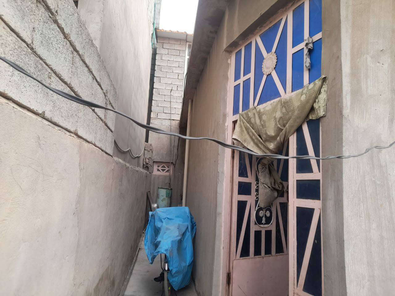 سلام عليكم بيت 100مترواجهيه 5نزال 20 العنوان تقاطع ساده حي العبور هذا رقم***********
