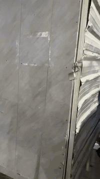 ￼ سلام عليكم كرفان للبيع جاهز من كهرباء من كل شيء سعر 300,000 وبي مجال مكان الزعفرانية شارع الكهرباء 
***********￼
