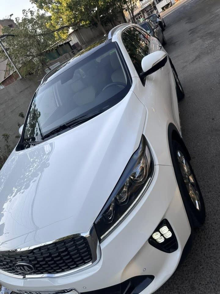 السلام عليكم 
كيا سورنتو 2020 فول مواصفات واحد عل واحد مال شركة الدولية السياره جديده ربع ماتصرف عليها 
كفاله عامه من الصبغ والبارد عدة مكان واحد بارد بل باب لخلفي شبر وبيها بخشوم لجاملغات اصبعين ب اصبعين بارد وتكحيل كارت وماشرهن بل صور 
رقم بغداد الجديد سنوية باسمي
المواصفات  
1_بصمة 
2_ كامرات 360 درجة 
3_ فورويل 
4_ كشنات تدفئا تبريد 
5– كشنات الخلفية تدفئا 
6_ تحكم ستيراً + كروس سرعة 
7_ نفكيشن وشاشة اصلية ابل كار بلي 
8_ سايد بريك كهرباء
9_ اوتو هولد
10_ مانع نزلاق 
11_ مانع نحدار
12_ صندوك كهرباء 
13_مري كهرباء 
14_ دوسات سورنتو 
15_يدات نيكل 
16_ليد امامي خلفي 
17_لايتات زينون 
18_ كشنات جلد 
19_كشنات كهرباء 
20_حساس امامي خلفي
21_ درايف مود 3 انظمة قيادة   
22_ 3 قطع تبريد 
23_7 راكب 
24_ بردات ابواب خلفية 
25_ شاحن واير ليس 
26_ كير 8 تمر 
27_ محرك 3500 مكفول من كل شيء 
28_ 6 سلندر 
29_ ويل حجم 19 كروم 
30_ بلوجكتر بقلاوة 
وبعد بيها مواصفات السيارة على ايد وحدة من الشركة لحد الان ماشية 45 الف كيلو متر حقيقي شرط الفحص جديدة جداً 
عليها ادامة كاملة وتخم تاير جديد ومبدلك هايدروليك كير جديد وكلش معتني بيها واحلى من الصور وسعرها 258 وبيها مجال بسيط للاستفسار : ***********
