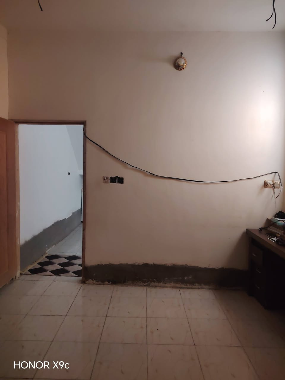 السلام عليكم
بيت للبيع طابو صرف مساحه 100 متر بناء بلوك 2020 نقص ستاره وبيتونه عنوان ابو غرق حي الحسين شارع الشهيد أيسر 3 بيت عن الشارع السعر 68 مليون وبي مجال

ملاحضه اجازه بناء كامله
***********

