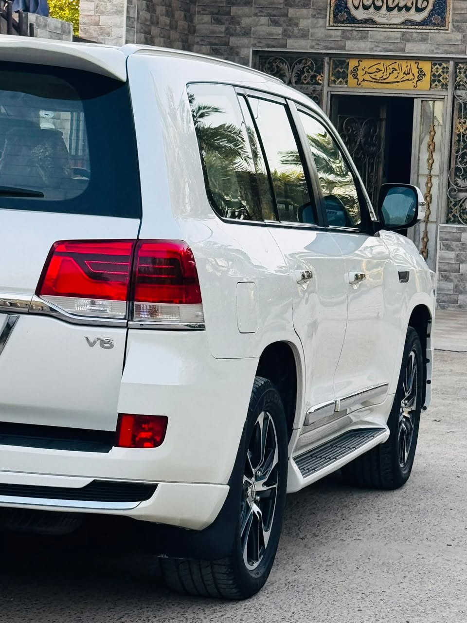 سلام عليكم 

لاند كروز للبيع والمراوس 

لاند كروز GXR2021

-السيارة مكفولة كفالة عامة 
مواصفات شركات 
1-ثلاث شاشات 
٢-فتحة 
٣-تحكم ستيرن 
٤-كشنات جلد
٥-كشن كهرباء 
٦-كامرة خلفية 
٧-ثلاث قطع تبريد 
وباقي المواصفات معروفة 

السعر ٤٩٥ وبيها مجال بسيط
رقم الهاتف ***********
***********
