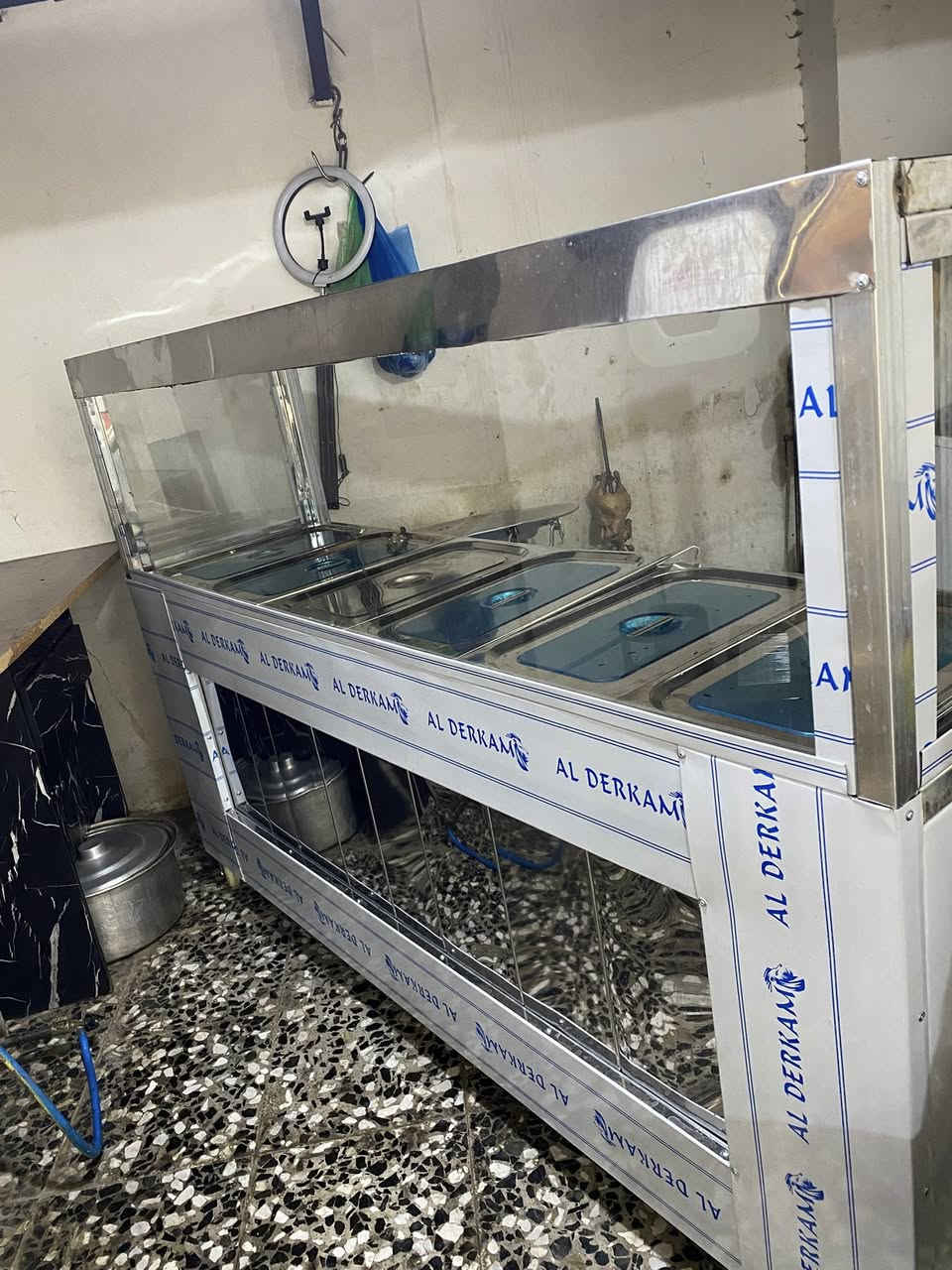 السلام عليكم شواية دجاج نضيفة سعرها 250 مابيها اي نقص جاهزة وحماية اكل 6 بلانكات سعرها 450 مكان بغداد الغزالية ***********
