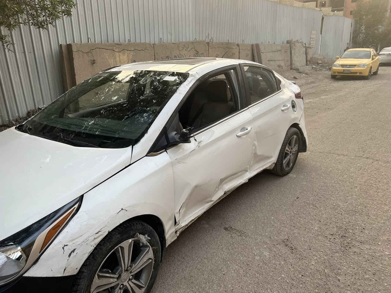 السلام عليكم
للبيع هونداي اكسنت
موديل 2019
السياره خليجي
ابيع عله حادث
رقم اربيل تحويل مباشر 
السياره شغاله وتمشي 
مكان السياره بغداد المشتل 
***********
