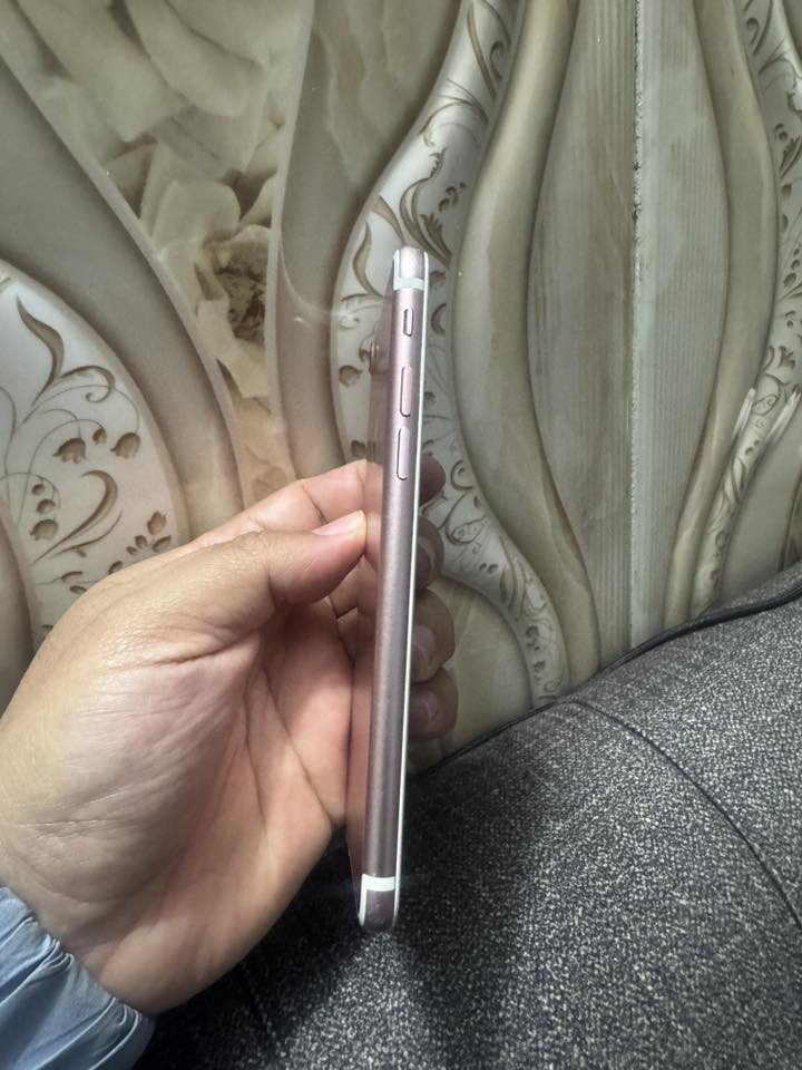 آيفون 7 
ذاكره 128
بطاريا 100 
يدعم الشريحه 
بصمه شغاله 
وينزل جميع التطبيقات 
بغداد ***********
