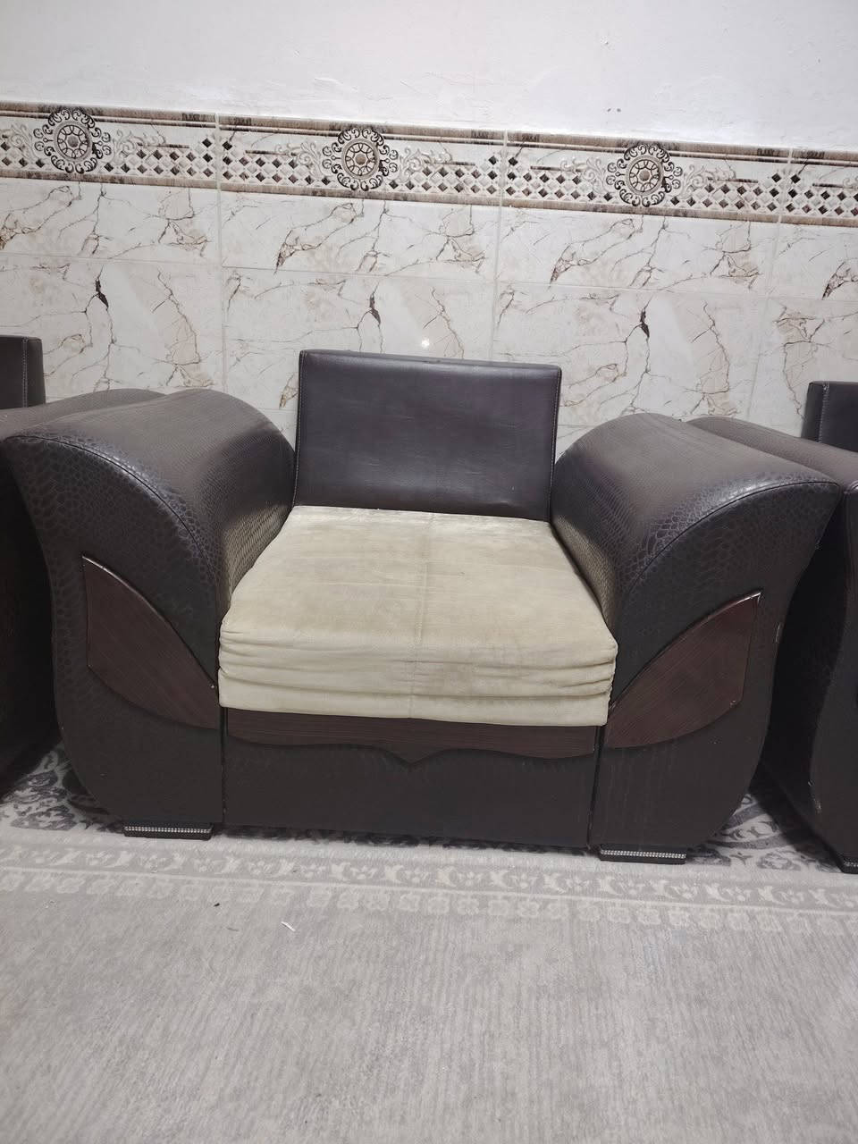 تخم تركي نضيف كلش 10 مقاعد السعر مالته 225 
وباسكل جري يتحمل 160 كيلو السعر مالته 40 الف
***********
