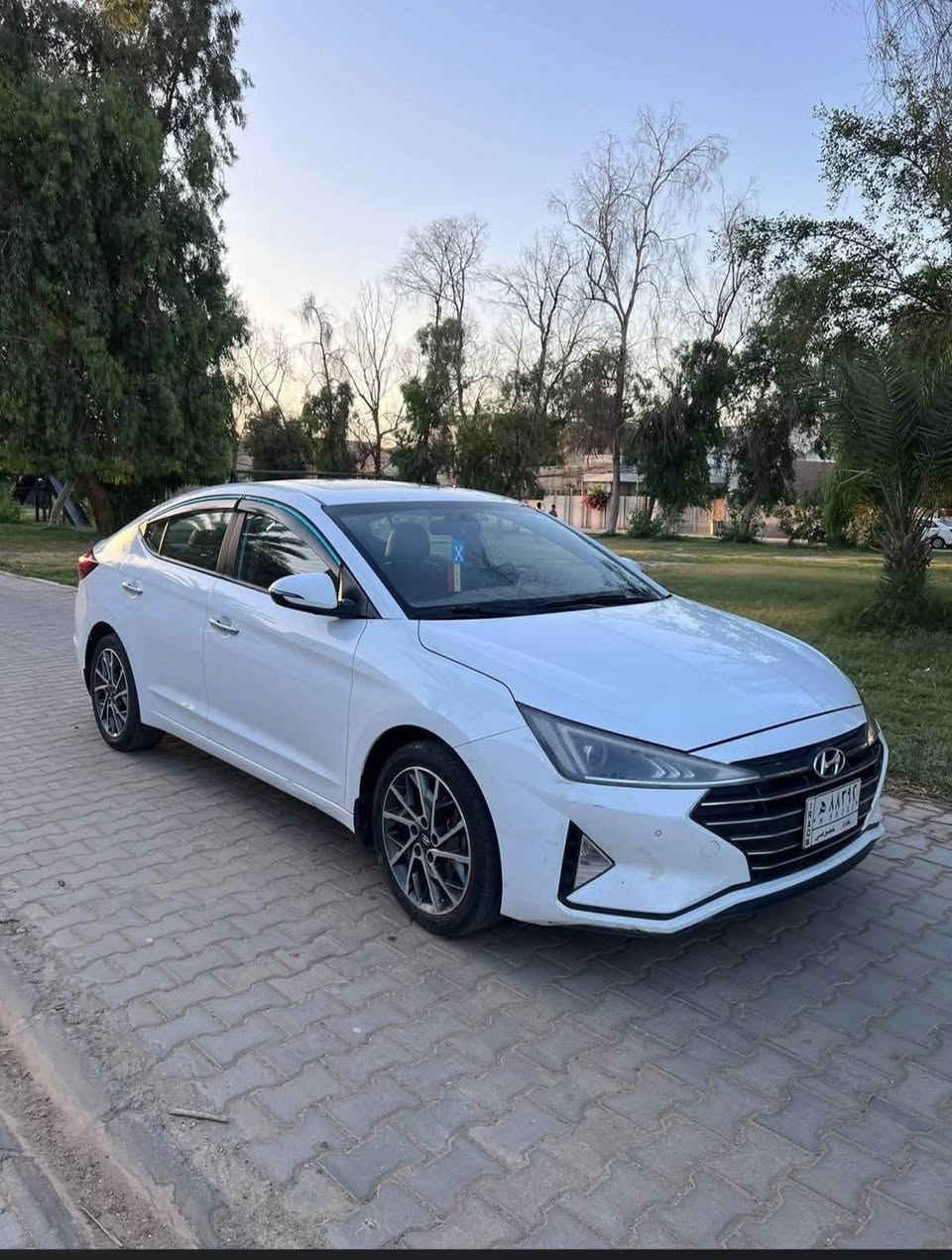 سلام عليكم هونداي ألانترا للبيع مديل 2019 وراد خليجي مكفوله كفاله عامه لا ضربه ولا صبغ ولا تبديل بيها فقط بارد بحافه البنيد 5 اصابع فقط سياره جأهزه على آخر حبايه رقم بغداد تحويل مباشر فول موصفات 1 / 1  شاشه اندرويد  كامره خلفيه دواره + أماميه تبريد ثلج قطعتين بصمه تشغيل + أبواب أشاير ترحيب دوس + أبواب مري كهرباء + شفط + أشاره فتحه سقف 5 ويل كب + تخم تاير جديد تحكم ستيرن جهتين تحديد مسار + 3 وضعيات قياده لايت عدسه لد نقطه عمياء دأخل لونين مكينه 2000 دوش مأمفتوحه و جديده ألسعر 75 ورقه وبيها مجال مكاني كربلاء للستفسار ***********
