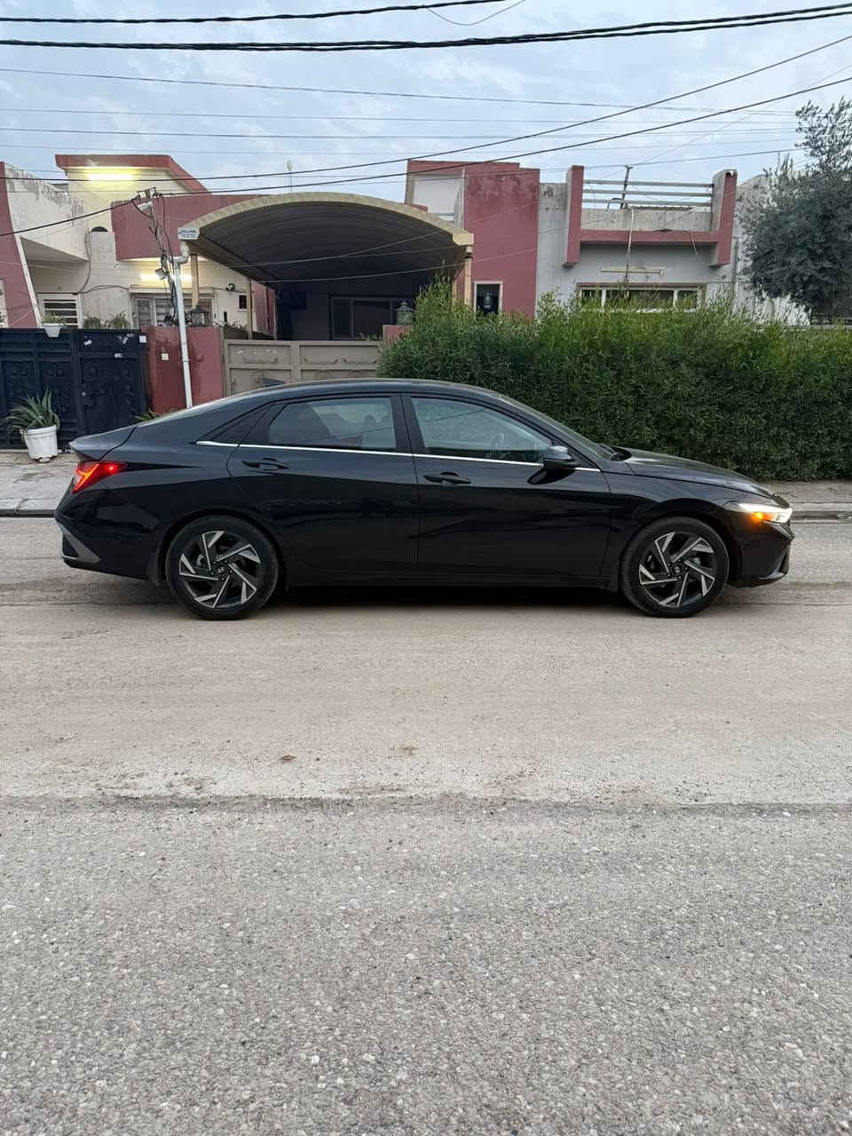 السلام عليكم

النترا موديل 2024
لون اسود🏴🏴🏴🏴

فول مواصفات 

رقم أربيل ترقيم جديد

معروفه مواصفات لمتد معروفه
فتحه سقف 
كشنات جلد
 تدفئه كشنات
ستيرن تدفئه

سايد بريك كهرباء 
رادارات اماميه جانبيه خلفيه 
شاحن وايرلس 
قياده ذاتيه 
اناره داخليه 7الوان
تحذير الخروج عن المسار 
مانع تصادم 
شاشه دجتل 
تبريد بيانو 
اضائه خلفيه لد 
لد نهاري 
كامره خلفيه
محرك 2000 دوش 
تشغيل عن بعد 
باقي المواصفات معروفه ما يحتاج اذكرهن 

حادث شبر بل بنيد صبغ فقط 
ايرباك دركه برده سستم
رقم الشاصي مرفق بلصور
مكان السياره بغداد
السعر 165$$$مجال بسيط
للتواصل 
***********
