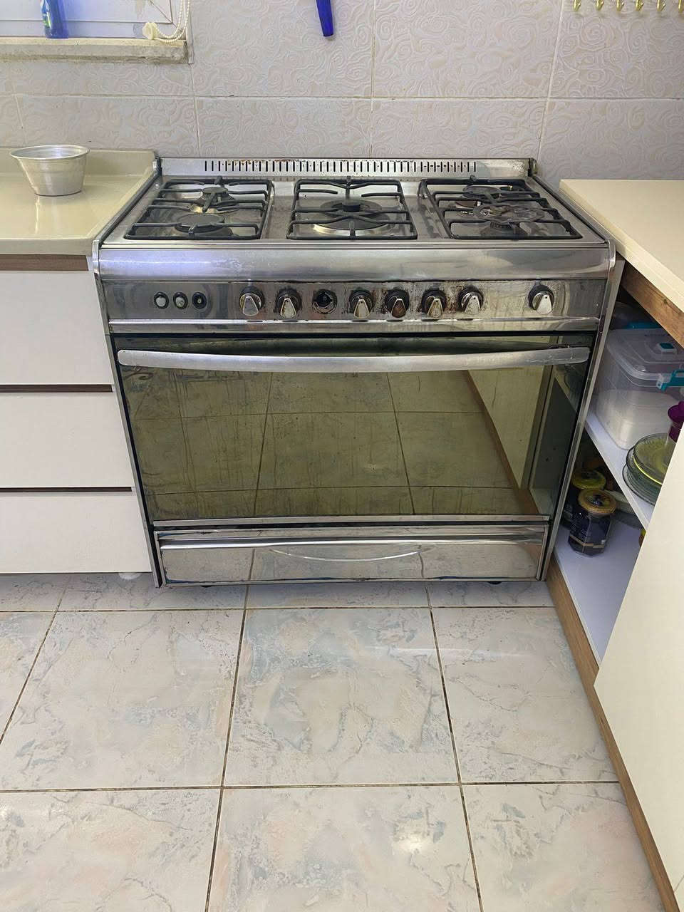 ***********
طباخ كامل شغال نظيف جداً قفله50/اكو توصيل 
كاونتر قطعتين سنك وتعلاكه قفل 100/المكان حي الجهاد بغداد 
طباخ 5 عيون يورفنسل باب اول كوله شغال ب 125 قفل
سبلت طن هواه ثلج مابي نقص قفل 200 توسوت
