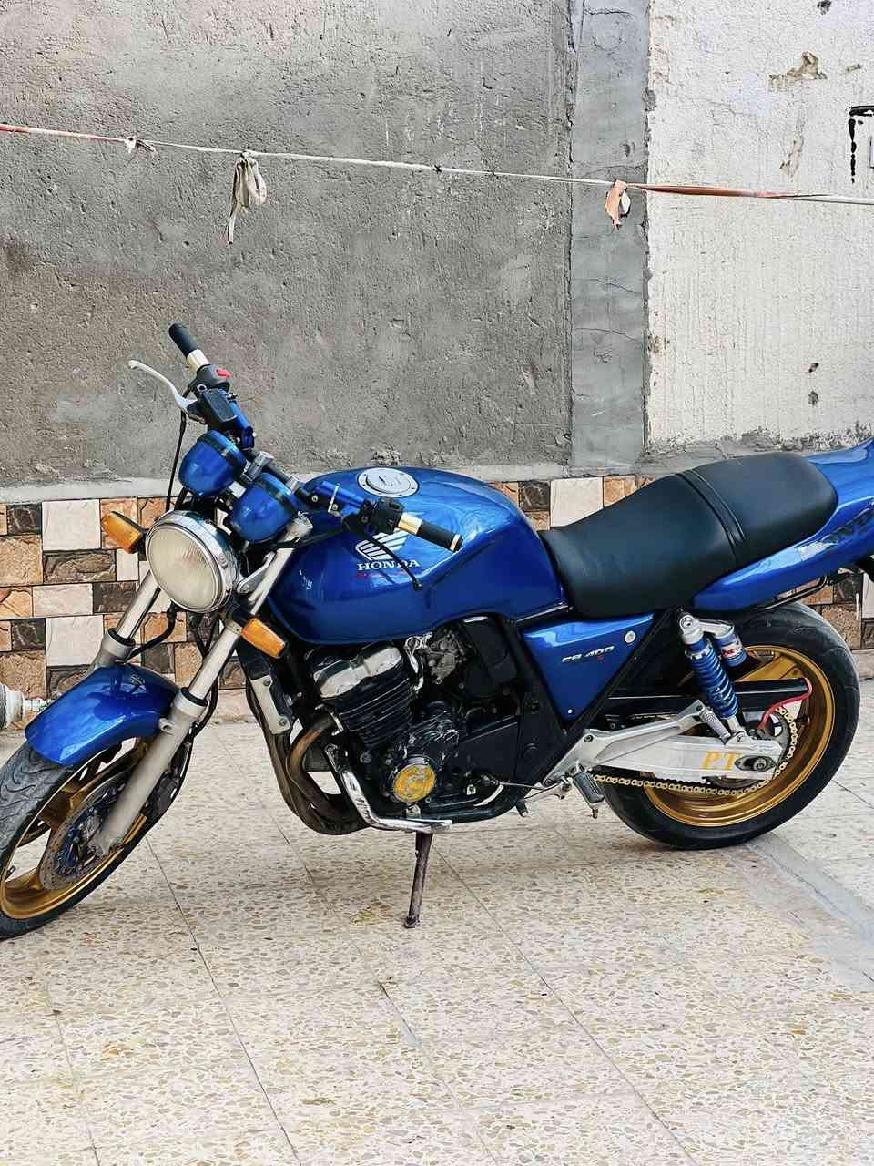 للبيع سيبي فور جيل اول مكينه مامفتوحه شلعه ومعدل. فول دراجه جاهزه ترايك وين ماتريدمكان ناصريه***********اوراق كامله كمرك منفيس جاهزه سعر ع لخاص
