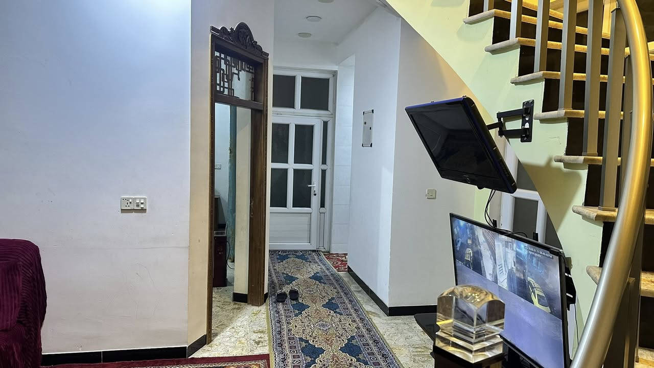 دار للبيع المساحة 150متر الشرطة الخامسة خلف مدرسة الافلاذ سند 25 بيت كامل فقط واجهية مكاملة للاستفسار ***********
