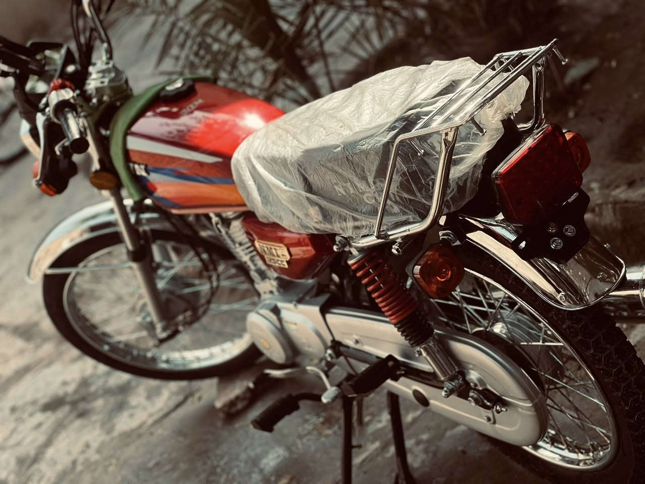 دراجه نامه امتياز أوراق سكنر مويل 25دراجه كفاله عامه الدراجه احلئ من الصوره بهواي 750وبيها مجال حك الجيه الديوانيه قضاء سومر ***********
