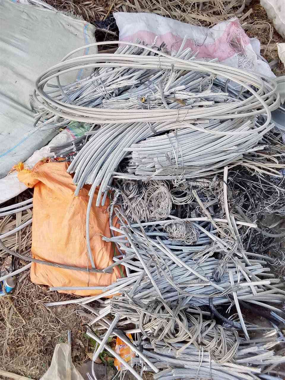 للبيع تقريبا 3طن ونصف ***********
