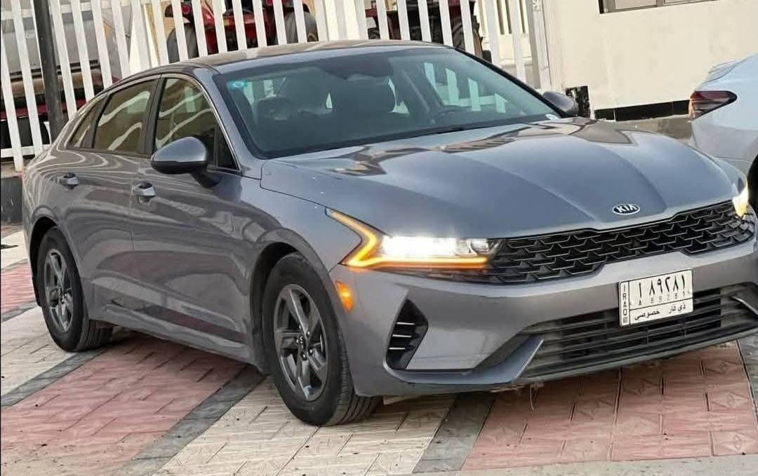 السلام عليكم...  بيع و مراوس حسب القناعه 
* كيا... K5 
* موديل 2021
* وارد أمريكي حادثها خلفي بدون تبديل فقط ضربه خفيفه صور الحادث مرفقات بالمنشور 
* محرك 1600تيربو 
* 4مودات قياده
* بصمه تشغيل عن بعد
* بصمة أبواب 
* سستم صوت كامل 
* قياده ذاتيه
* تحديد مسار
* كشنات مخمل بلاد
* شاشه كبيره
* كامره اماميه وخلفيه 
* رادارت 4 جوانب
* مانع انزلاق
* مساعد بقاء في المسار
* نظام مكابح تالقائي للطوارئ
* مكينه وكير وحداديه مكفولات
* تبريد ماشاء الله ثلج 
* حساسات اماميه وخلفيه
(رقم السياره ذي قار معوقين عندي وكاله عامه بأسمي)
 مكان السياره ناصريه مركز
السعر  ١٥٥ورقه... مع مجال القليل 
رقم الهاتف ***********
