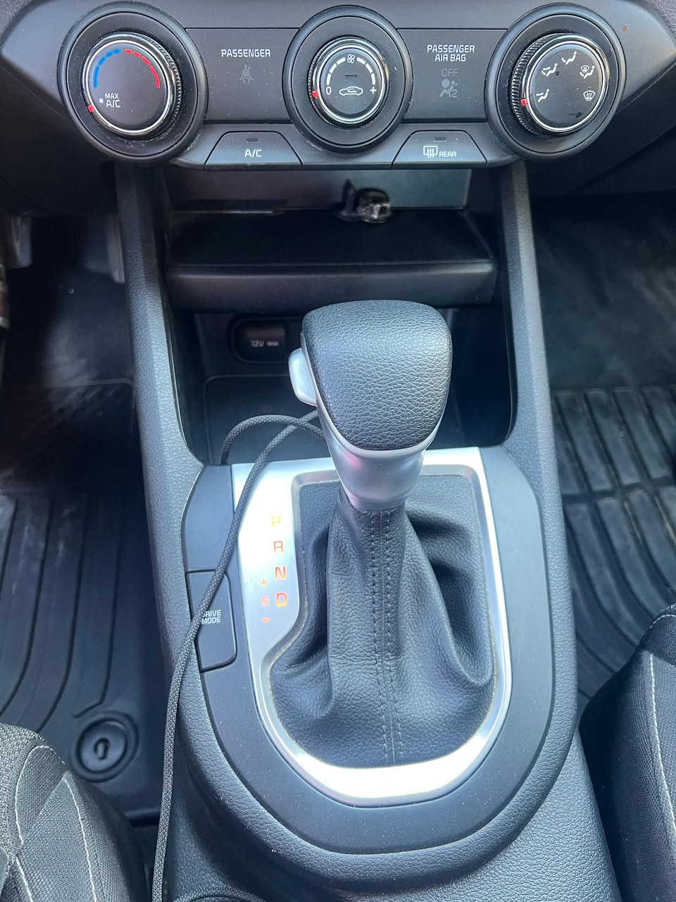 كيا فورتي اس 2023
وارد امريكي 
ماشيه 26 ميل
نضافه فول 
بدون ايرباك
مابيها اي نقص 
بيها جاملغين امامي وخلفي 
وبنيد مبدل جديد 
سعرها 150وبيها مجال بسيط
مكانها بغداد الدوره
التواصل واتساب ***********
