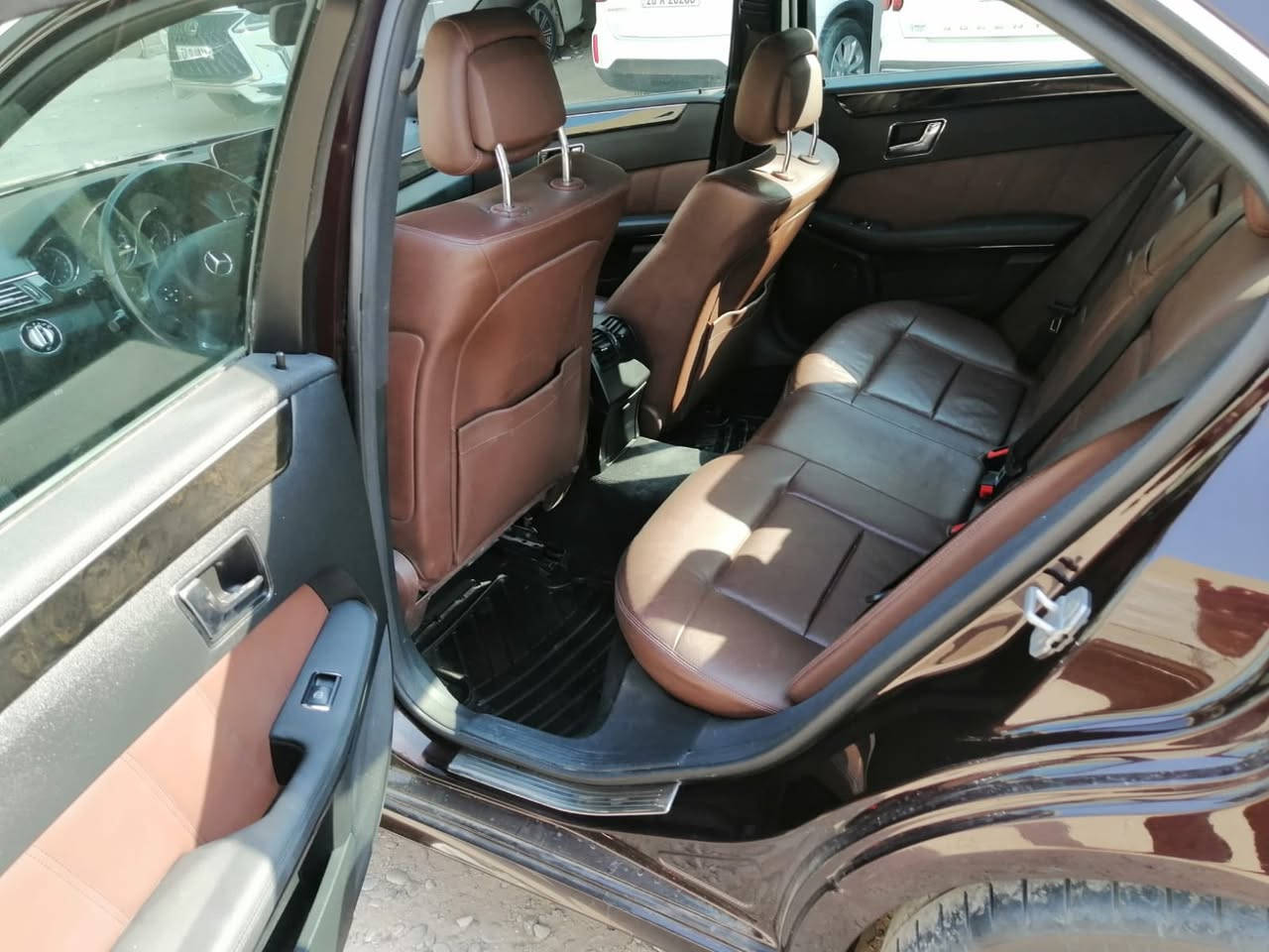 مرسيدس E350 للبيع موديل 2010 
وكالة BCM 

وارد كندي ،ست سليندر تنفس طبيعي بدون تيربو المرغوب 

لون مميز 🔥 

تحويل مباشر باي محافظة ..

يرهم مراوس ايضا 

السعر 125 وبيها مجال بسيط 

للتواصل : ***********
