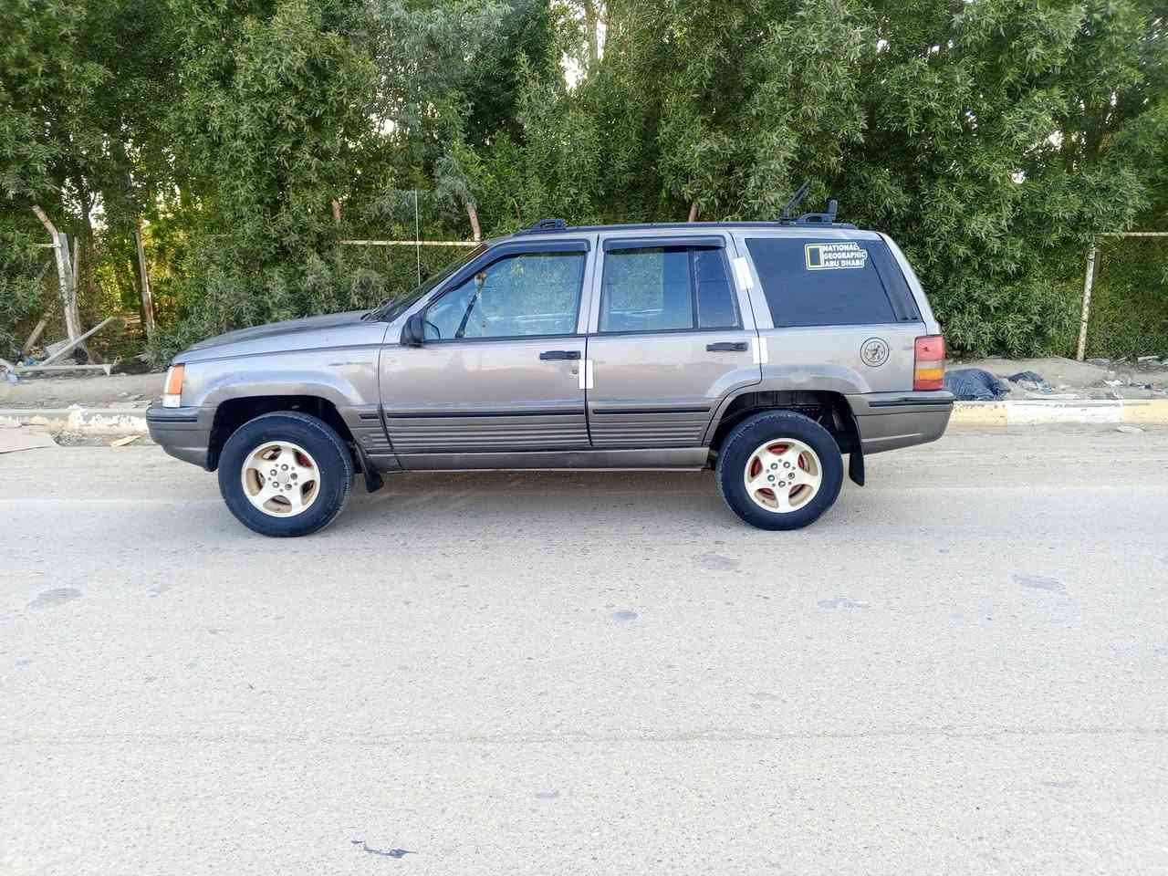 جيب شيروكي موديل 93. رقم بغداد. مشروع وطني وين ماتريد احولك  محرك وكير ففتي 3000 بلكارتون تخم تاير حداديه خير من الله سياره جاهزه دواخل حلوه للبيع السعر 40  وبيها مجال للطيبين رقم الهاتف *********** مكان السياره ناصريه قضاء الدوايه
