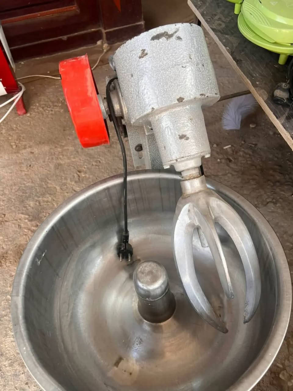 سلام عليكم عجانه15كيلو شغاله ونضيفه مكاني كربلاء  حي العامل سوك الخير***********
