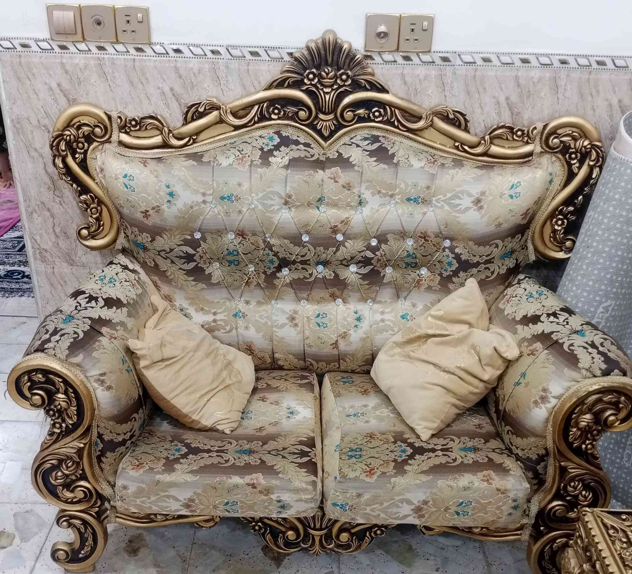 تخم ملكي البيع سعر 500بي مجال عنوان شارع 20 حي الرئاسة 3طبلات وياه رقم الهاتف ***********
