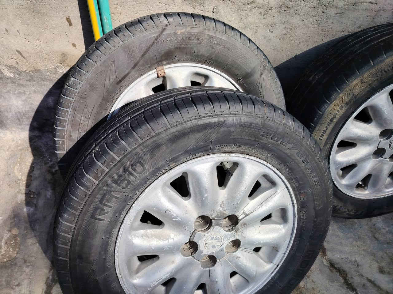 للبيع وياله اوبل جدد وبيهن زوج تايرات جدد وزوج نص عمر  السعر 200 وبيهن مجال (***********)
