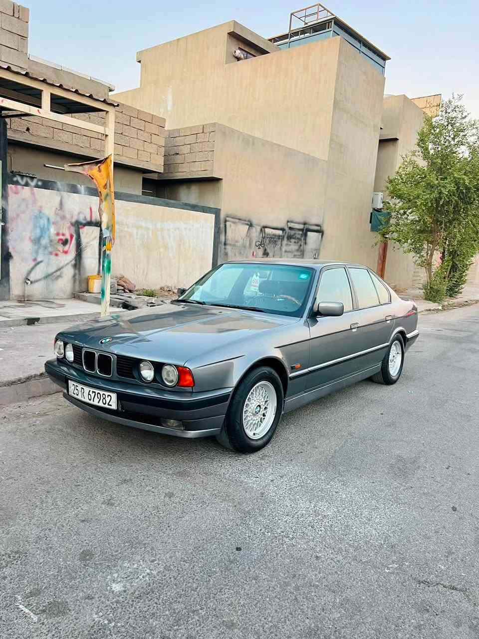 بي ام 525 للبيع موديل 1993
اصل 25 بليته وسنوية وارد يابان

كير اوتماتيك 3وضعيات قيادة شغال

محرك وكير وصدر كله نضيف وشرط

تبريد ثلج 

صبغ عام جماليه بدون ضربه 

غرفة جلد نضيفه

دبل ايرباك

اربع جامات كهرباء

السيارة فول عدا السلايد جاهزه مابيه نقص برغي

رقم كركوك مشروع وطني بسمي

دفتر بانزين

مكاني كركوك  ***********
