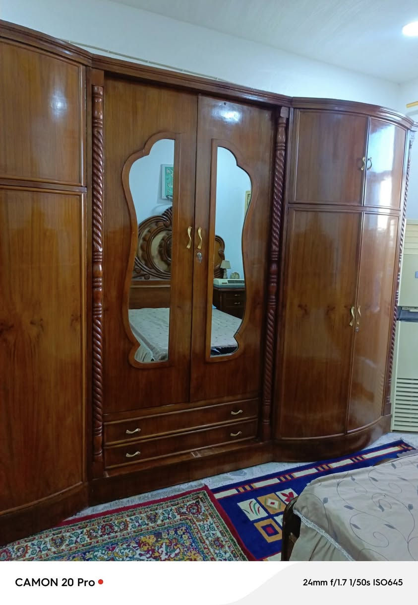 سلام عليكم غرفه نوم نضافتها ٩٠ بالميه مكان تاجي مشاهدة رقم بي واتساب *********** إشارة 
إشارة 
إشارة إلى الأصدقاء 󱢏
