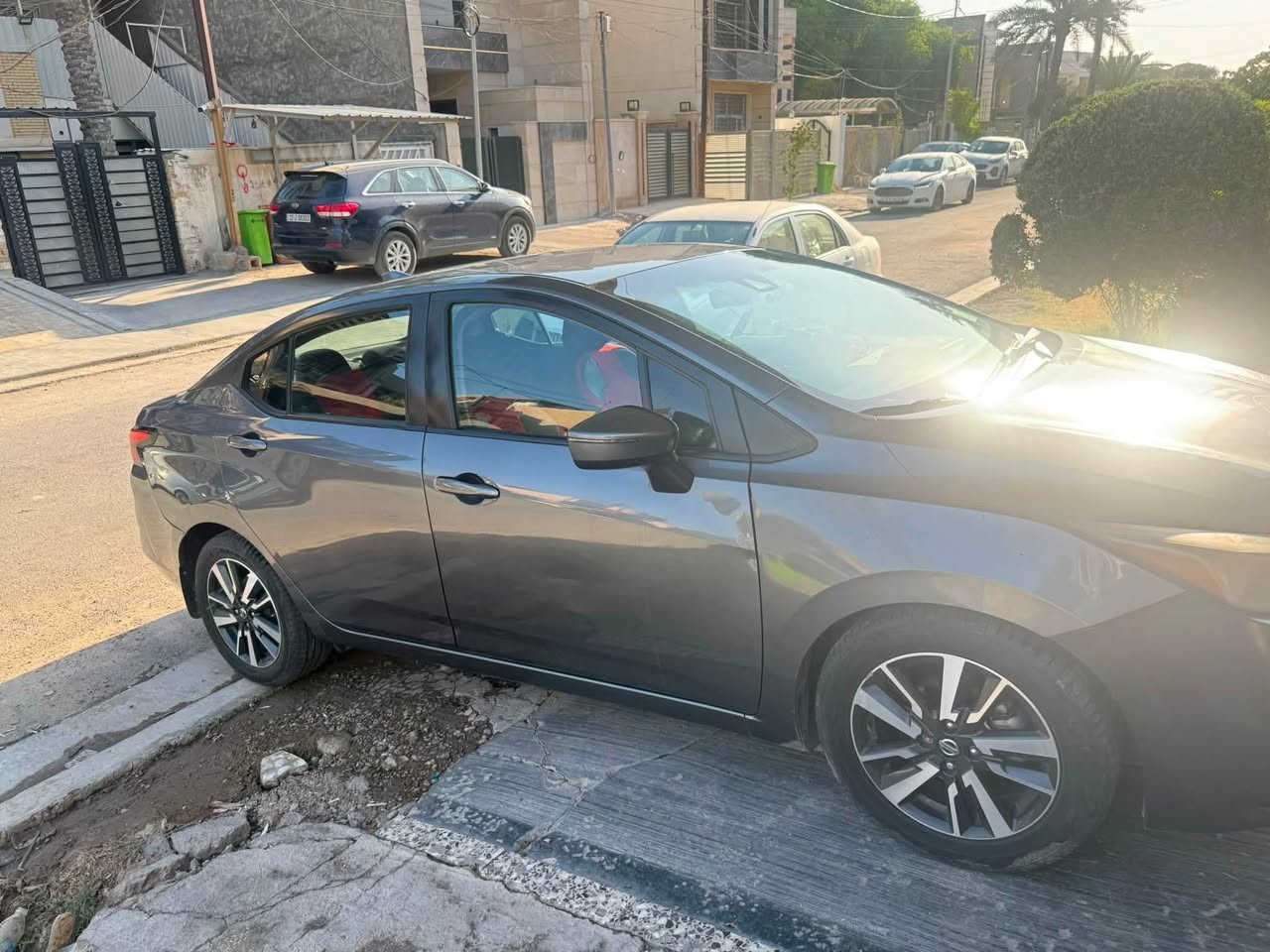 السلام عليكم
NISSAN (VERSA) 2020SV
نسيان فيرسا موديل ٢٠٢٠ فئة Sv 

اللون:سلفر 🔘

المواصفات:

 فول ما عدا الفتحة
 
شاشة  

كامرة 

تحكم  ستيرن

 كروز سرعة

 حساس امامي خلفي

 توقف ذاتي

 بصمة تشغيل  

 مثبت سرعة 

الحادث :  جاملغ وبنيد حادث امريكا وبيها طلقة بالقمار   صور الحادث مرفقة بالمنشور 
  
*ملاحضة :السيارة معوقين وحاليا يعني تكدر تحولها باسمك 
والتبريد محتاج ادامة او غاز 

السعر: 112 ورقة وبيها مجال بسيط 

العنوان بغداد حي الجامعة او حي الخضراء 
الرقم:***********
