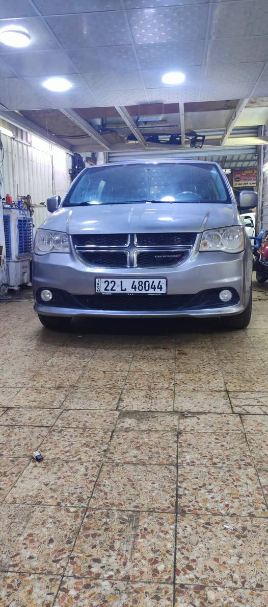 دوج كراند كرفان للبيع موديل ١٧ فئة sxt
نظام تشغيل عن بعد أبواب وصندوق كهرباء كشتات جلد كشن السائق كهربائي تبريد ٣ قطع جام ٦ كهرباء الضرر باب الجنطة وجاملغ خلفي أيسر السعر 16000  الف دولار  الاتصال  ***********
