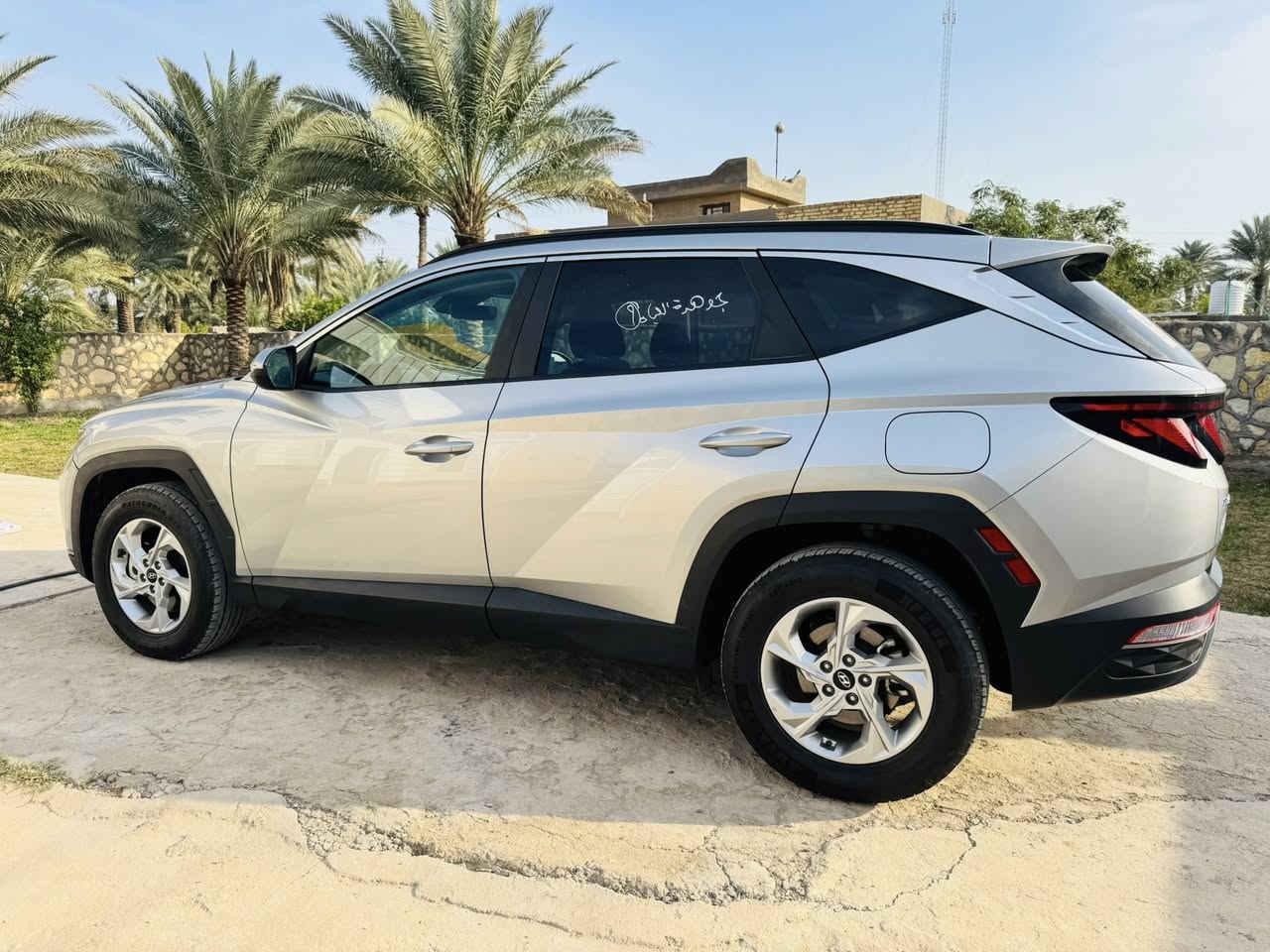 السلام عليكم للبيع توسان امريكي 2024حادثها بس بنيد معدل نفسه مكفوله من التبديل والصبغ بس البنيد ومعدل نفسه الباقي مكفول بدون ايرباك  محرك 2500 موصفات بصمه تشغيل عن بعد دخول ذكي جنطه كهرباء مانع انزلاق وضعيات قياده كامره خلفيه دخول جديد بسمي تترقم جميع المحافظات السعر183 $ وبيه مجال بسيط للاستفسار الاتصال بالرقم *********** مكان السياره بابل قرب سيطره الاثار
