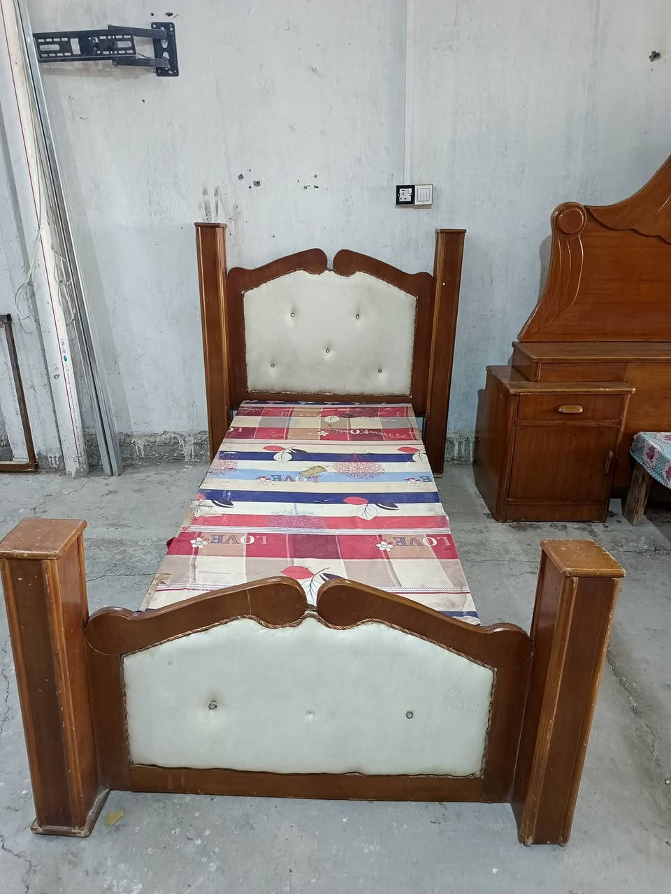 غراض للبيع شارع ٨٠
***********
