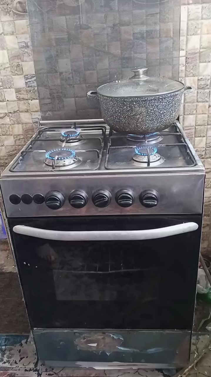 طباخ معروض للبيع سعر 60/***********
