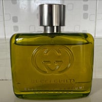 مستحضرات تجميل • مكياج