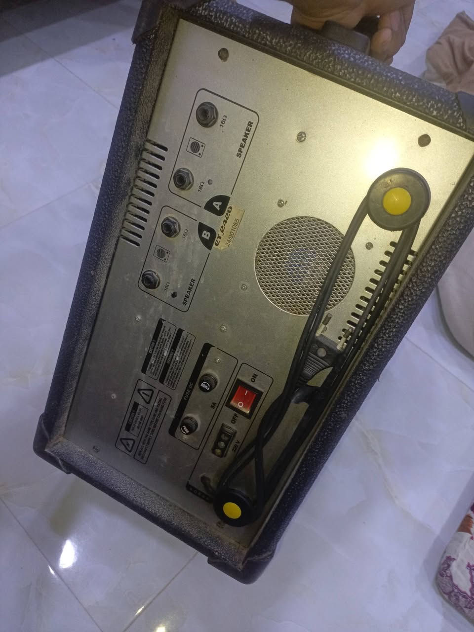 جهاز مكسر ما عرف نوعه عاطل ابيع ***********
بصره
