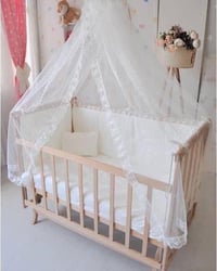 سرير أطفال • ٤ سنوات+ • فراش وناموسية