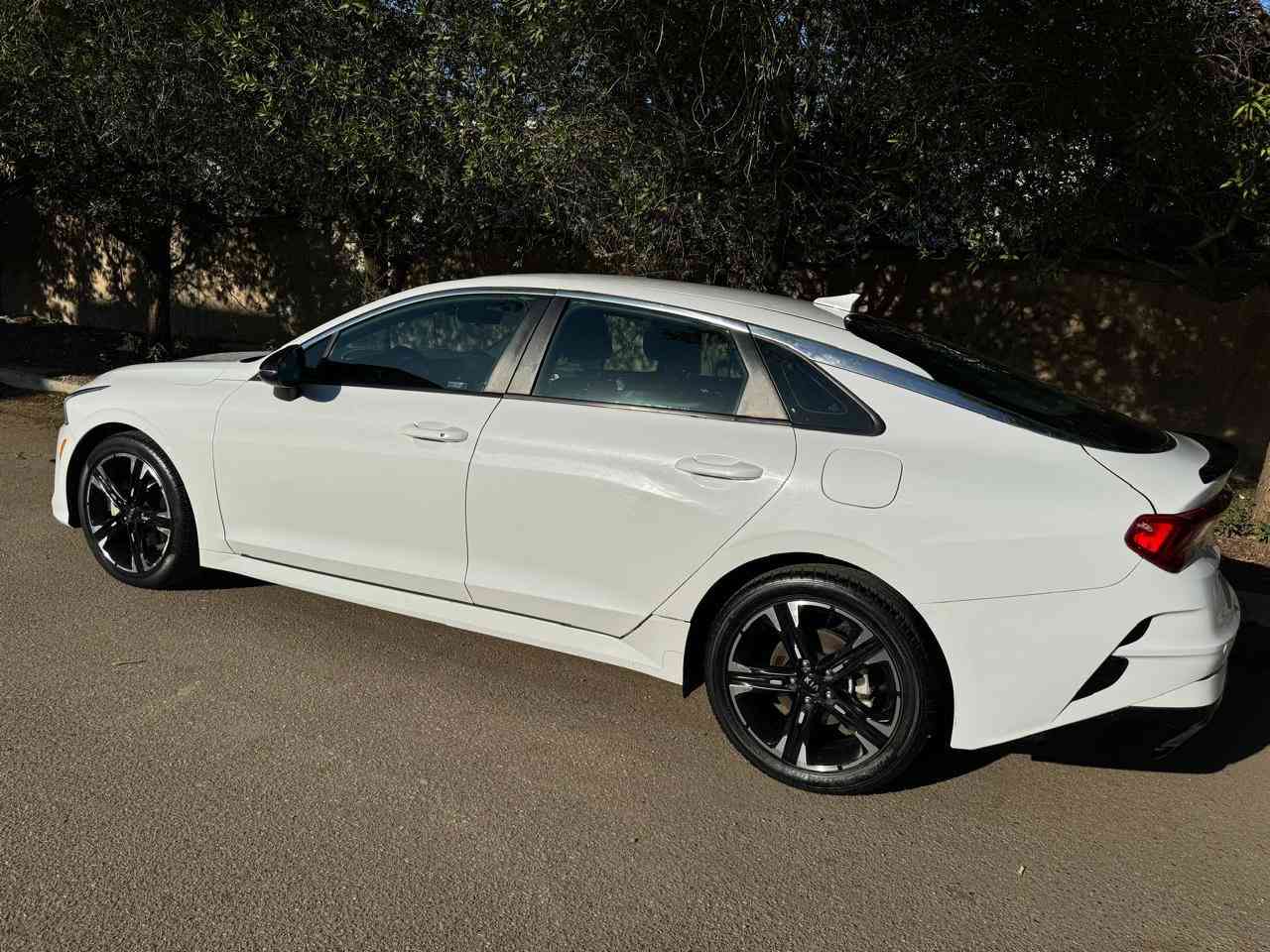 كي فايف 2021 وارد امريكي جي تي لاين رقم اربيل بأسمي 
المواصفات 
1600 تيربو 
ماشيه 40 الف كيلو متر 
كشنات جلد اسود 
بصمه
رادار امامي و خلفي و جانبي
مثبت سرعة
توقف تلقائي
سايد بريك دكمة
الحادث جاملغ خلفي وباب خلف السائق كما موضح بالصور
مكان السيارة بغداد 
السعر 192 
***********
