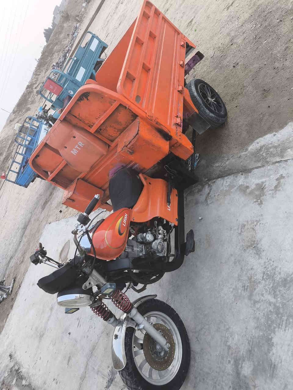 سلام عليكم ليفان اوراق مديل 2016كفاله ستوته محرك نضيف اكسن لطش تايرات جدد ويلكب نجمه جديد كهربائيات شغاله كله بدي نضيف شاصي مكفول تانكي جديد  سعر 1500وبيه مجال لشراي عنوان بصره خور الزبير ***********،
