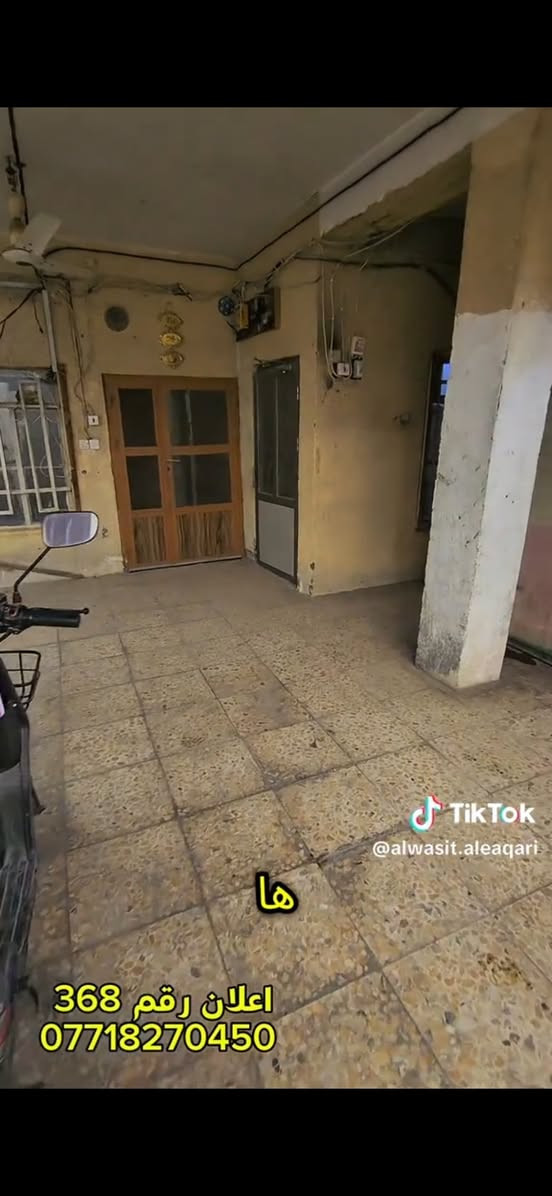 السلام عليكم بيت للبيع في القبله حي القائم 
قريب من الاربع شوارع الرئيسيه والمعارض طابق واحد غرفتين وصاله واستقبال ومطبخ وحمام 2 وكراج ومخزن ملك صرف بدون ورثه تحويل مباشر بناءً التسعينات صالح للسكن جاهز للسكن بعد المكاتبه المساحه 200م والسعر 198مليون وبيه مجال للاستفسار الاتصال ***********

