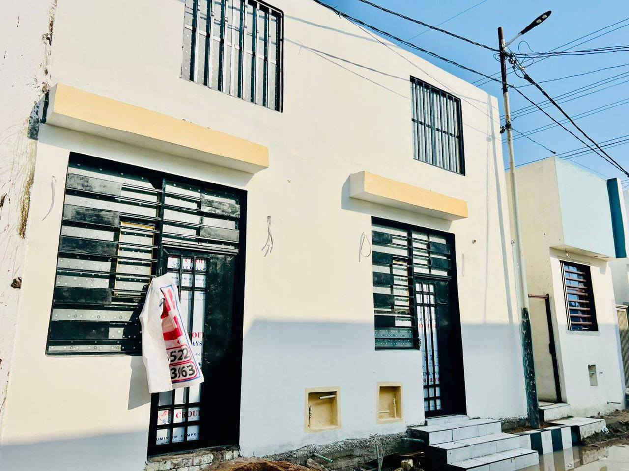 🏡دار للبيع🏡
المساحة: 50 متر مربع
✅ #طابو_زراعي_سند_25_أقرار_محكمه
السعر:  22 مليون  دينار عراقي (وبي مجال)
الموقع: النجف، شارع الحولي مال المطار، عمود 317
مواصفات البناء:

غرفة
صالة معزولة
مطبخ معزول
صحيات خارجية مكشوفة
بناء مرتب (أساس + سقف كونكريت + طابوق)
أرضية بورسلين أبو الـ 60

الخدمات:#بعد_عن_سوق_100م

ماء
كهرباء
مدارس
سوق
تبليط
مولد

للاستفسار والاتصال:

***********%%***********
