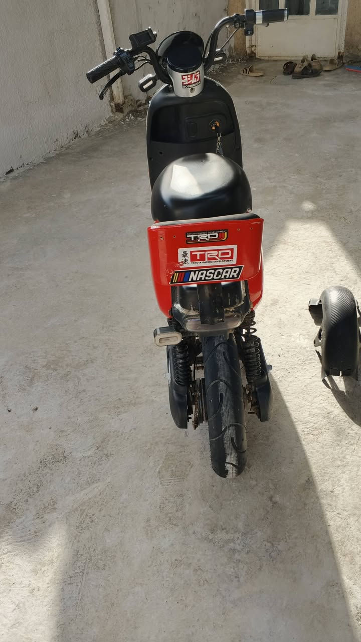 السلام عليكم
دراجه شحن ( بلو هيرون ) للبيع 

4 بطاريات جديدات قبل 3 ايام شديتهن كلشي بيهه شغال تايراتهه نضيفه مامتعوبه  بعدهه شعرات الوكاله بيهن . وياها بصمتين و السويج مالتهه .  بيهه انذار سرقه و تشغيل عن بعد و قفل و فتح 

السعر 280 و بيهه مجال
.
***********
