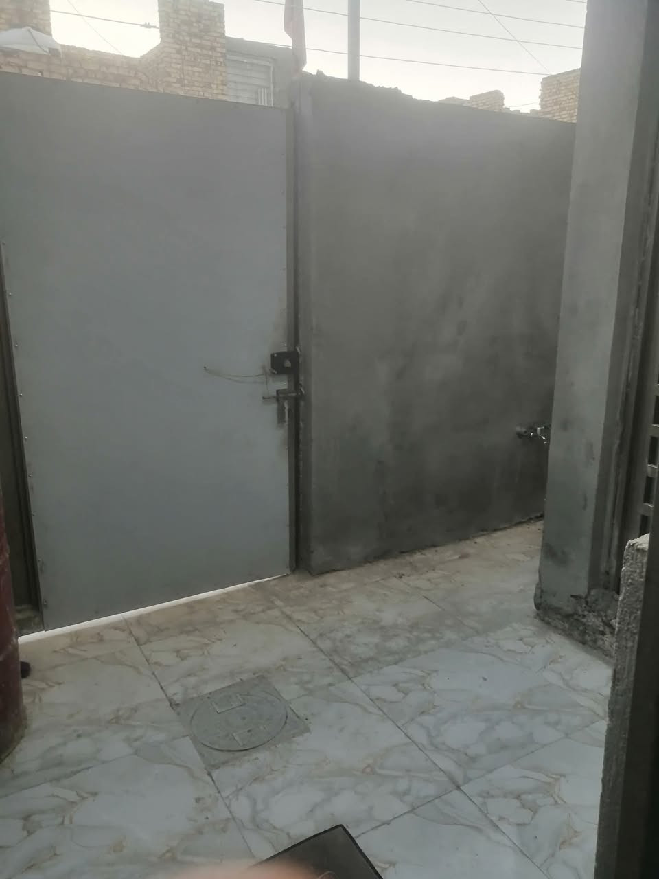 يت  ١٠٠م طابقين ابو عجاج قرب المحكمه جديده طابو زراعي سند ٢٥ يبعد ١٠٠م عن شارع رئيسي يحتوي غرفه وهول صاله مطبخ مجمع صحييات داخليه وخارجيه طابق ثاني غرفه وهول وصحيات بناء حديث نقص ارضيه ب٦٥ وبي مجال بسيط للاتصال  جمجمه شماليه
للاستفسار ***********
