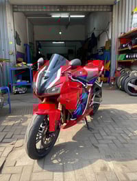 سلام علیکم اخوانی  CBR600RR 2006 ضمان محرک گیر   بدن حادث مامفتوح  سعر...