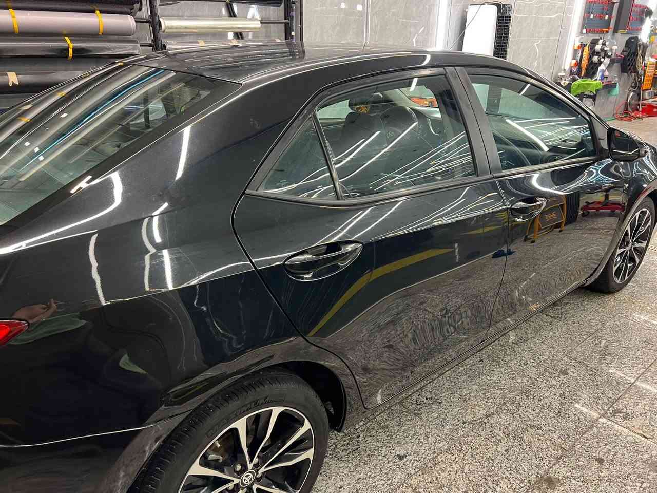 كورلا 2017 se وارد امريكي ماشية 94mi
بدون قطرة صبغ بدون تبديل الجاملغات نفسهن راجعات  بدون دواخل بدون ايرباك لا دركة و لا كشن و لا شي بلادي مال شركة 
كفالة من الضربة و الغرق
صور امريكا بالمنشور  
السيارة مقاعد جلد
مقاعد كهرباء 
شاشة 
كامرة تحكم ستيرن فول 
رادار امامي 
شفتات ستيرن
كروز سرعة  
اشاير بالمري 
ويل كب ١٧
سنتر لوك مركزي 
بجم قرش فول لد 
لايت زنون 
السيارة جديدة حيل و على ايد وحدة بدون نقص برغي 
رقم اربيل تريد وكالة تريد تحويل مضمون ١٠٠٪؜ 
مكان السيارة بغداد حي الجهاد 

***********

رقم صاحب السيارة 
اخوان اني مكلف بالنشر اي استفسار اتصل على الرقم واتساب موجود
