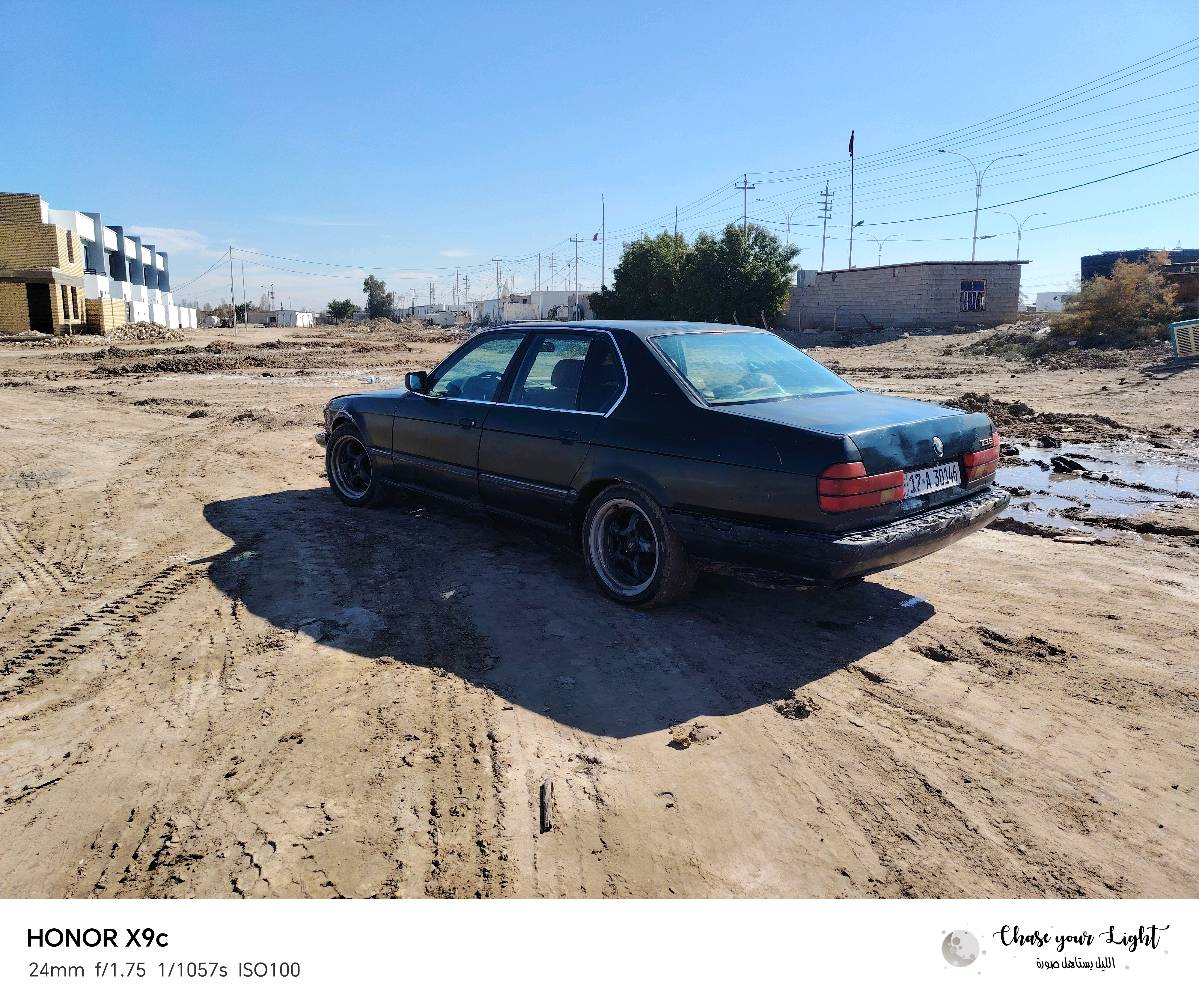 Bmw 735 موديل 89 
سيارة بسمي رقم إنكليزي وهزة جديدة
مداور ثاني يوم وسنويتها 2030 سيارة مال تعمير مكينتها بيها لاستيك ولف وكيرها تعبان اتكاتب وياك عقد مروري  مكان 
30ورقة 
سماوة المركز