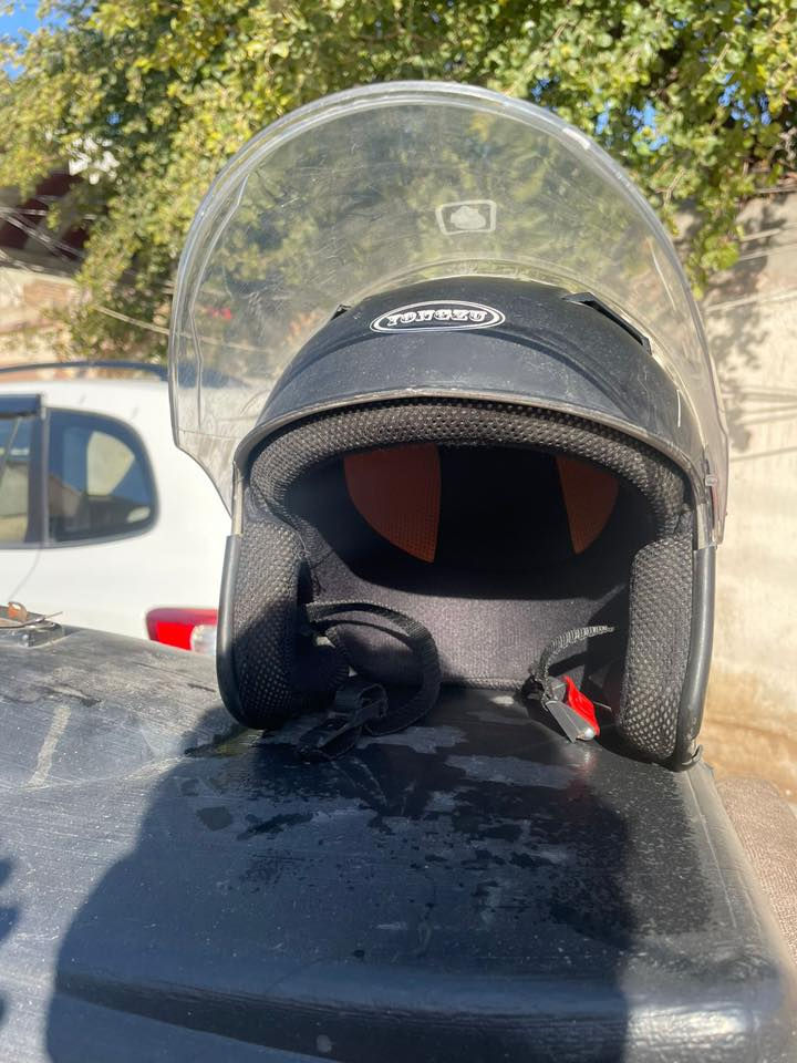 بدون فج ب 10
الخضره الموشمه هيه وسماعات ب 40 وبيهة مجال

السوده ب 35 وبيهة مجال 

صندوك قماش ب ١٥ وبي مجال

***********
