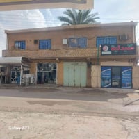 وبركاته بيت مع شقة و5محلات  وقطعة ارض خلف البيت مساحة 500متر للبيع سند...