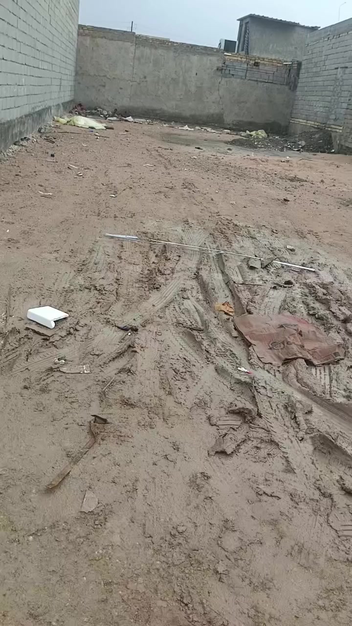 السلام عليكم قطعةللبيع  في الناصرية الاسكان الصناعي دور سيد حمزة مساحة 240 نزال 24 او الواجهيه 10 او نص ثالث قطعة عن الشارع الرئسي جميع الخدمات متوفره السعر 32 بيه مجال بسيط 
‏‪***********‬‏
