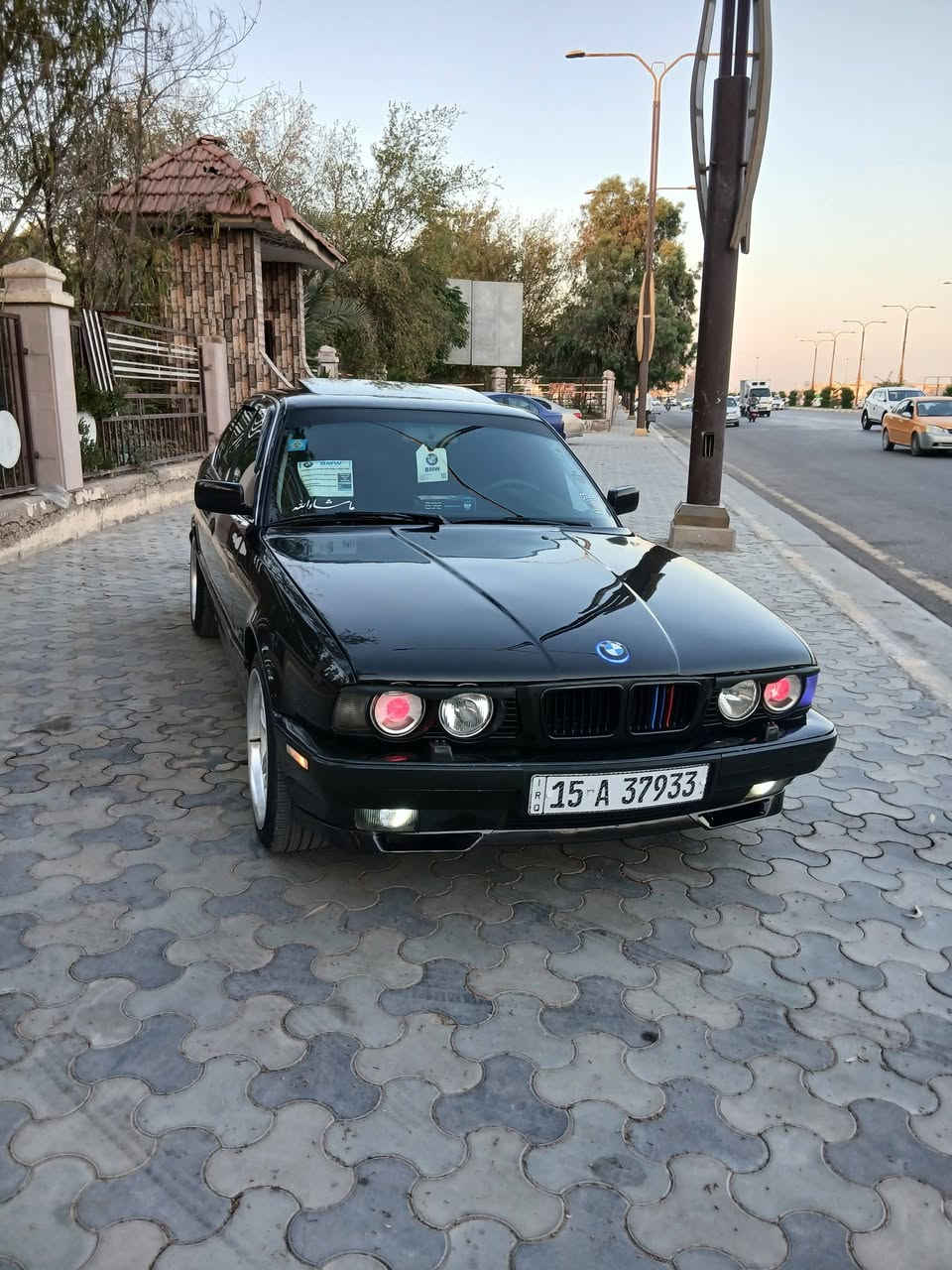 سلام عليكم 
525i وارد ياباني 
رقم انبار بسمي تحويل مباشر
كير مكينه مكفولات 
صدر أمامي خلفي جديد 
كهربائياتها كلها شغاله 
غرفه جديده 
سلايت شغال 
تبريد شغال بس كمبريسر بيها ضعف 
مكفوله من ضربه بخ جماليه فقط 
سياره متعوب عليه مال جناي 
مكان سياره الانبار فلوجه 
سعر 68 بيها مجال بسيط 
***********
