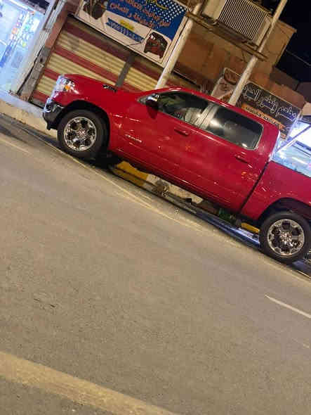 السلام عليكم  رام للبيع السياره جديده رقم بغداد السياره الباب الطويل بدي قصير مكينه ٨ سلندر 5700السياره خير من الله موديل 2022 على ايدي السياره السياره  بيه باب السايق بس حرق بدون حادث بدون ارباك الشراي يتصل ع الرقم ويدلل  ***********
